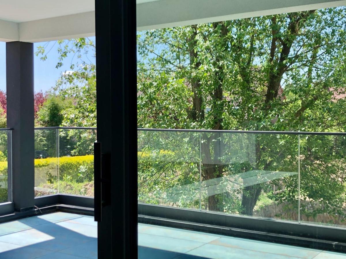 Hotelya - Lille Villeneuve D'Ascq Экстерьер фото