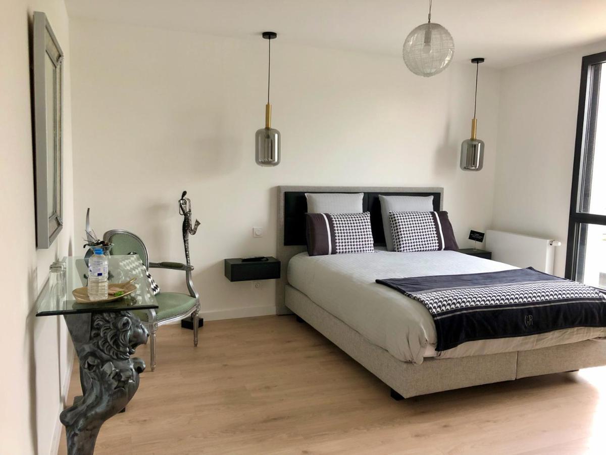 Hotelya - Lille Villeneuve D'Ascq Экстерьер фото